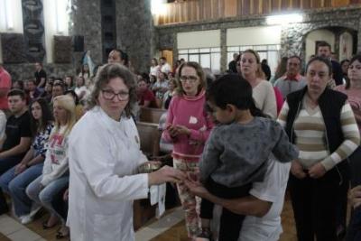 Com a participaÃ§Ã£o da secretaria de SaÃºde em alusÃ£o ao outubro rosa aconteceu o 7Âº dia da Novena da Padroeira em Laranjeiras do Sul