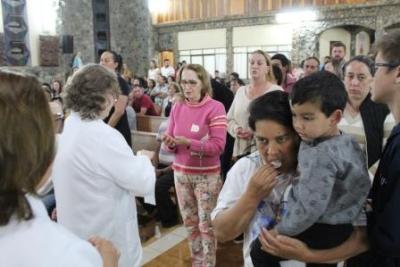 Com a participaÃ§Ã£o da secretaria de SaÃºde em alusÃ£o ao outubro rosa aconteceu o 7Âº dia da Novena da Padroeira em Laranjeiras do Sul