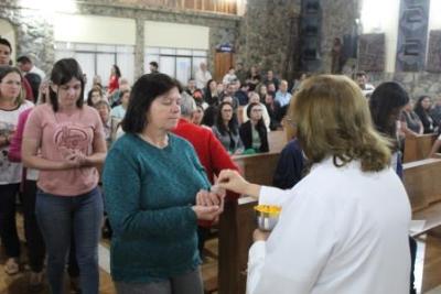 Com a participaÃ§Ã£o da secretaria de SaÃºde em alusÃ£o ao outubro rosa aconteceu o 7Âº dia da Novena da Padroeira em Laranjeiras do Sul