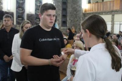 Com a participaÃ§Ã£o da secretaria de SaÃºde em alusÃ£o ao outubro rosa aconteceu o 7Âº dia da Novena da Padroeira em Laranjeiras do Sul