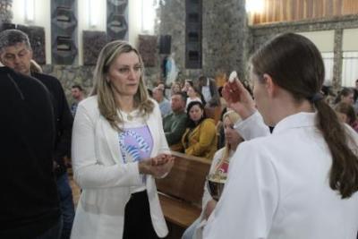 Com a participaÃ§Ã£o da secretaria de SaÃºde em alusÃ£o ao outubro rosa aconteceu o 7Âº dia da Novena da Padroeira em Laranjeiras do Sul