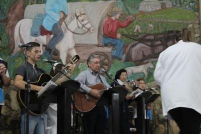 Com a participaÃ§Ã£o da secretaria de SaÃºde em alusÃ£o ao outubro rosa aconteceu o 7Âº dia da Novena da Padroeira em Laranjeiras do Sul