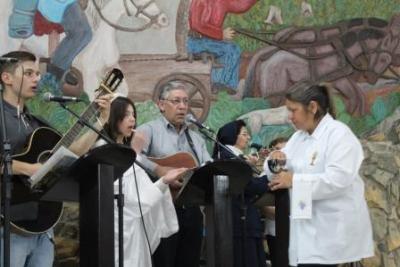 Com a participaÃ§Ã£o da secretaria de SaÃºde em alusÃ£o ao outubro rosa aconteceu o 7Âº dia da Novena da Padroeira em Laranjeiras do Sul