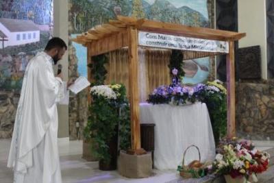 Com a participaÃ§Ã£o da secretaria de SaÃºde em alusÃ£o ao outubro rosa aconteceu o 7Âº dia da Novena da Padroeira em Laranjeiras do Sul