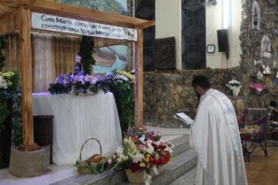 Com a participaÃ§Ã£o da secretaria de SaÃºde em alusÃ£o ao outubro rosa aconteceu o 7Âº dia da Novena da Padroeira em Laranjeiras do Sul