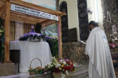 Com a participaÃ§Ã£o da secretaria de SaÃºde em alusÃ£o ao outubro rosa aconteceu o 7Âº dia da Novena da Padroeira em Laranjeiras do Sul