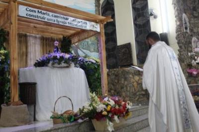 Com a participaÃ§Ã£o da secretaria de SaÃºde em alusÃ£o ao outubro rosa aconteceu o 7Âº dia da Novena da Padroeira em Laranjeiras do Sul