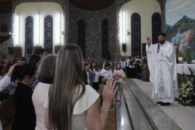 Com a participaÃ§Ã£o da secretaria de SaÃºde em alusÃ£o ao outubro rosa aconteceu o 7Âº dia da Novena da Padroeira em Laranjeiras do Sul