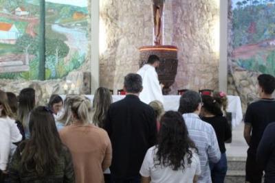 Com a participaÃ§Ã£o da secretaria de SaÃºde em alusÃ£o ao outubro rosa aconteceu o 7Âº dia da Novena da Padroeira em Laranjeiras do Sul