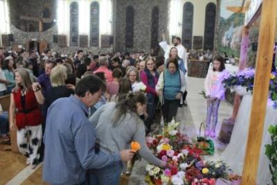 Com a participaÃ§Ã£o da secretaria de SaÃºde em alusÃ£o ao outubro rosa aconteceu o 7Âº dia da Novena da Padroeira em Laranjeiras do Sul