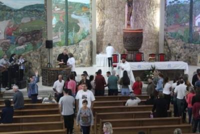 Com a participaÃ§Ã£o da secretaria de SaÃºde em alusÃ£o ao outubro rosa aconteceu o 7Âº dia da Novena da Padroeira em Laranjeiras do Sul