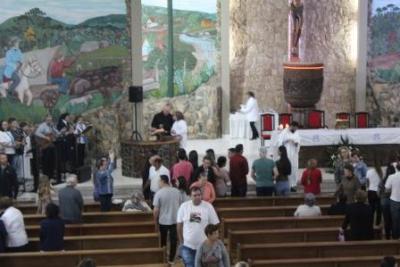 Com a participaÃ§Ã£o da secretaria de SaÃºde em alusÃ£o ao outubro rosa aconteceu o 7Âº dia da Novena da Padroeira em Laranjeiras do Sul
