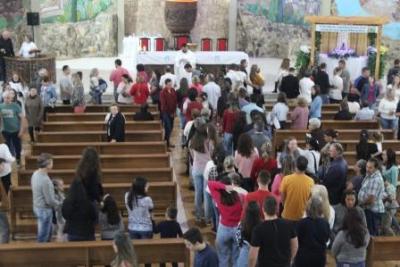 Com a participaÃ§Ã£o da secretaria de SaÃºde em alusÃ£o ao outubro rosa aconteceu o 7Âº dia da Novena da Padroeira em Laranjeiras do Sul