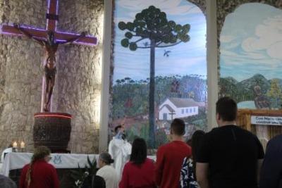 Com a participaÃ§Ã£o da secretaria de SaÃºde em alusÃ£o ao outubro rosa aconteceu o 7Âº dia da Novena da Padroeira em Laranjeiras do Sul
