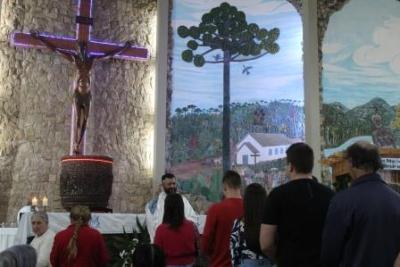 Com a participaÃ§Ã£o da secretaria de SaÃºde em alusÃ£o ao outubro rosa aconteceu o 7Âº dia da Novena da Padroeira em Laranjeiras do Sul