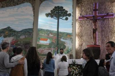 Com a participaÃ§Ã£o da secretaria de SaÃºde em alusÃ£o ao outubro rosa aconteceu o 7Âº dia da Novena da Padroeira em Laranjeiras do Sul