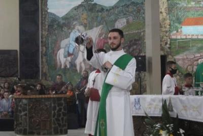 PenÃºltimo dia da Novena da padroeira, em Laranjeiras do Sul, foi marcada pela emoÃ§Ã£o dos devotos