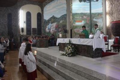 PenÃºltimo dia da Novena da padroeira, em Laranjeiras do Sul, foi marcada pela emoÃ§Ã£o dos devotos