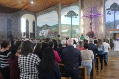 PenÃºltimo dia da Novena da padroeira, em Laranjeiras do Sul, foi marcada pela emoÃ§Ã£o dos devotos