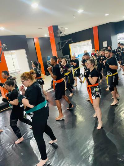 Atletas da Alfa e Omega de Kickboxing de Laranjeiras do Sul sÃ£o graduados