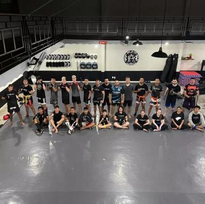 Atletas da Alfa e Omega de Kickboxing de Laranjeiras do Sul sÃ£o graduados