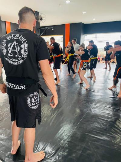 Atletas da Alfa e Omega de Kickboxing de Laranjeiras do Sul sÃ£o graduados