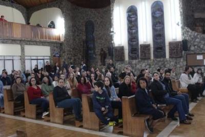 Nem a Chuva atrapalhou a FÃ© dos filhos de Nossa Senhora, que lotaram o SantuÃ¡rio para o Ãºltimo dia da Novena da Padroeira