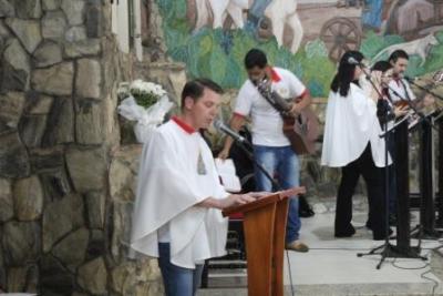 Nem a Chuva atrapalhou a FÃ© dos filhos de Nossa Senhora, que lotaram o SantuÃ¡rio para o Ãºltimo dia da Novena da Padroeira