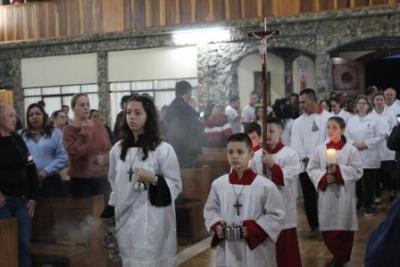 Nem a Chuva atrapalhou a FÃ© dos filhos de Nossa Senhora, que lotaram o SantuÃ¡rio para o Ãºltimo dia da Novena da Padroeira
