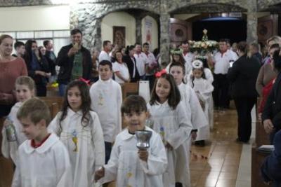 Nem a Chuva atrapalhou a FÃ© dos filhos de Nossa Senhora, que lotaram o SantuÃ¡rio para o Ãºltimo dia da Novena da Padroeira