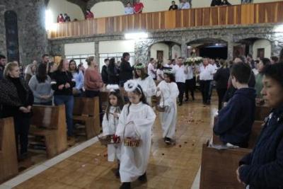 Nem a Chuva atrapalhou a FÃ© dos filhos de Nossa Senhora, que lotaram o SantuÃ¡rio para o Ãºltimo dia da Novena da Padroeira