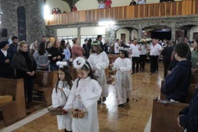 Nem a Chuva atrapalhou a FÃ© dos filhos de Nossa Senhora, que lotaram o SantuÃ¡rio para o Ãºltimo dia da Novena da Padroeira