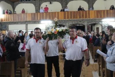 Nem a Chuva atrapalhou a FÃ© dos filhos de Nossa Senhora, que lotaram o SantuÃ¡rio para o Ãºltimo dia da Novena da Padroeira