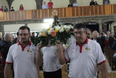 Nem a Chuva atrapalhou a FÃ© dos filhos de Nossa Senhora, que lotaram o SantuÃ¡rio para o Ãºltimo dia da Novena da Padroeira