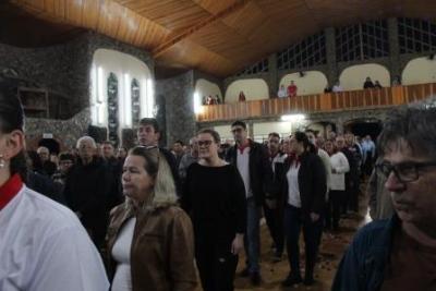 Nem a Chuva atrapalhou a FÃ© dos filhos de Nossa Senhora, que lotaram o SantuÃ¡rio para o Ãºltimo dia da Novena da Padroeira