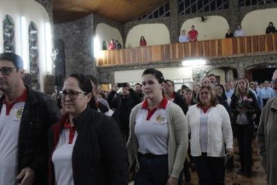 Nem a Chuva atrapalhou a FÃ© dos filhos de Nossa Senhora, que lotaram o SantuÃ¡rio para o Ãºltimo dia da Novena da Padroeira