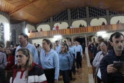 Nem a Chuva atrapalhou a FÃ© dos filhos de Nossa Senhora, que lotaram o SantuÃ¡rio para o Ãºltimo dia da Novena da Padroeira