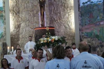 Nem a Chuva atrapalhou a FÃ© dos filhos de Nossa Senhora, que lotaram o SantuÃ¡rio para o Ãºltimo dia da Novena da Padroeira