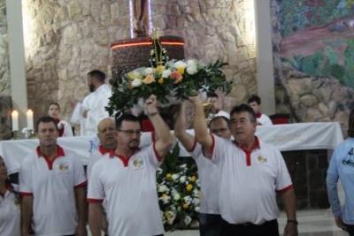 Nem a Chuva atrapalhou a FÃ© dos filhos de Nossa Senhora, que lotaram o SantuÃ¡rio para o Ãºltimo dia da Novena da Padroeira