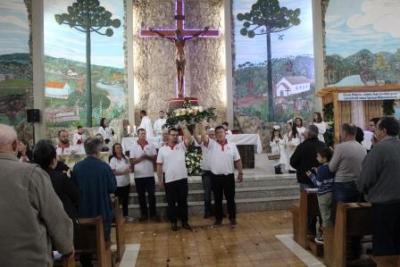 Nem a Chuva atrapalhou a FÃ© dos filhos de Nossa Senhora, que lotaram o SantuÃ¡rio para o Ãºltimo dia da Novena da Padroeira