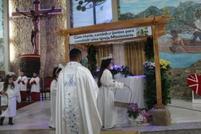 Nem a Chuva atrapalhou a FÃ© dos filhos de Nossa Senhora, que lotaram o SantuÃ¡rio para o Ãºltimo dia da Novena da Padroeira