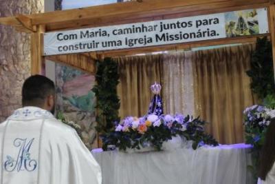 Nem a Chuva atrapalhou a FÃ© dos filhos de Nossa Senhora, que lotaram o SantuÃ¡rio para o Ãºltimo dia da Novena da Padroeira