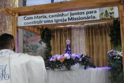 Nem a Chuva atrapalhou a FÃ© dos filhos de Nossa Senhora, que lotaram o SantuÃ¡rio para o Ãºltimo dia da Novena da Padroeira