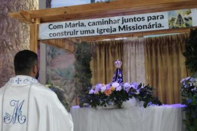 Nem a Chuva atrapalhou a FÃ© dos filhos de Nossa Senhora, que lotaram o SantuÃ¡rio para o Ãºltimo dia da Novena da Padroeira
