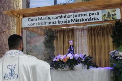 Nem a Chuva atrapalhou a FÃ© dos filhos de Nossa Senhora, que lotaram o SantuÃ¡rio para o Ãºltimo dia da Novena da Padroeira