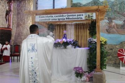 Nem a Chuva atrapalhou a FÃ© dos filhos de Nossa Senhora, que lotaram o SantuÃ¡rio para o Ãºltimo dia da Novena da Padroeira