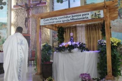 Nem a Chuva atrapalhou a FÃ© dos filhos de Nossa Senhora, que lotaram o SantuÃ¡rio para o Ãºltimo dia da Novena da Padroeira