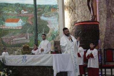 Nem a Chuva atrapalhou a FÃ© dos filhos de Nossa Senhora, que lotaram o SantuÃ¡rio para o Ãºltimo dia da Novena da Padroeira