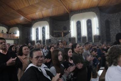 Nem a Chuva atrapalhou a FÃ© dos filhos de Nossa Senhora, que lotaram o SantuÃ¡rio para o Ãºltimo dia da Novena da Padroeira