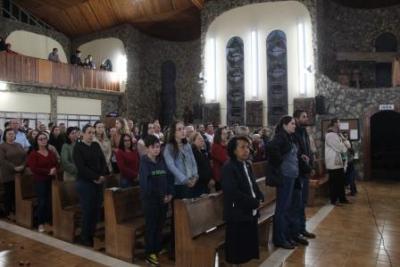 Nem a Chuva atrapalhou a FÃ© dos filhos de Nossa Senhora, que lotaram o SantuÃ¡rio para o Ãºltimo dia da Novena da Padroeira